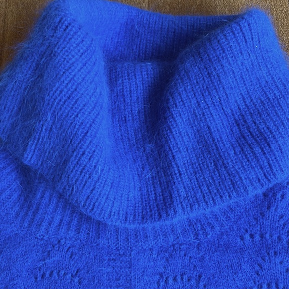 iCB New York, piercing blue angora rabbit turtleneck sweater w/ cut off sleeves - Picture 3 of 8